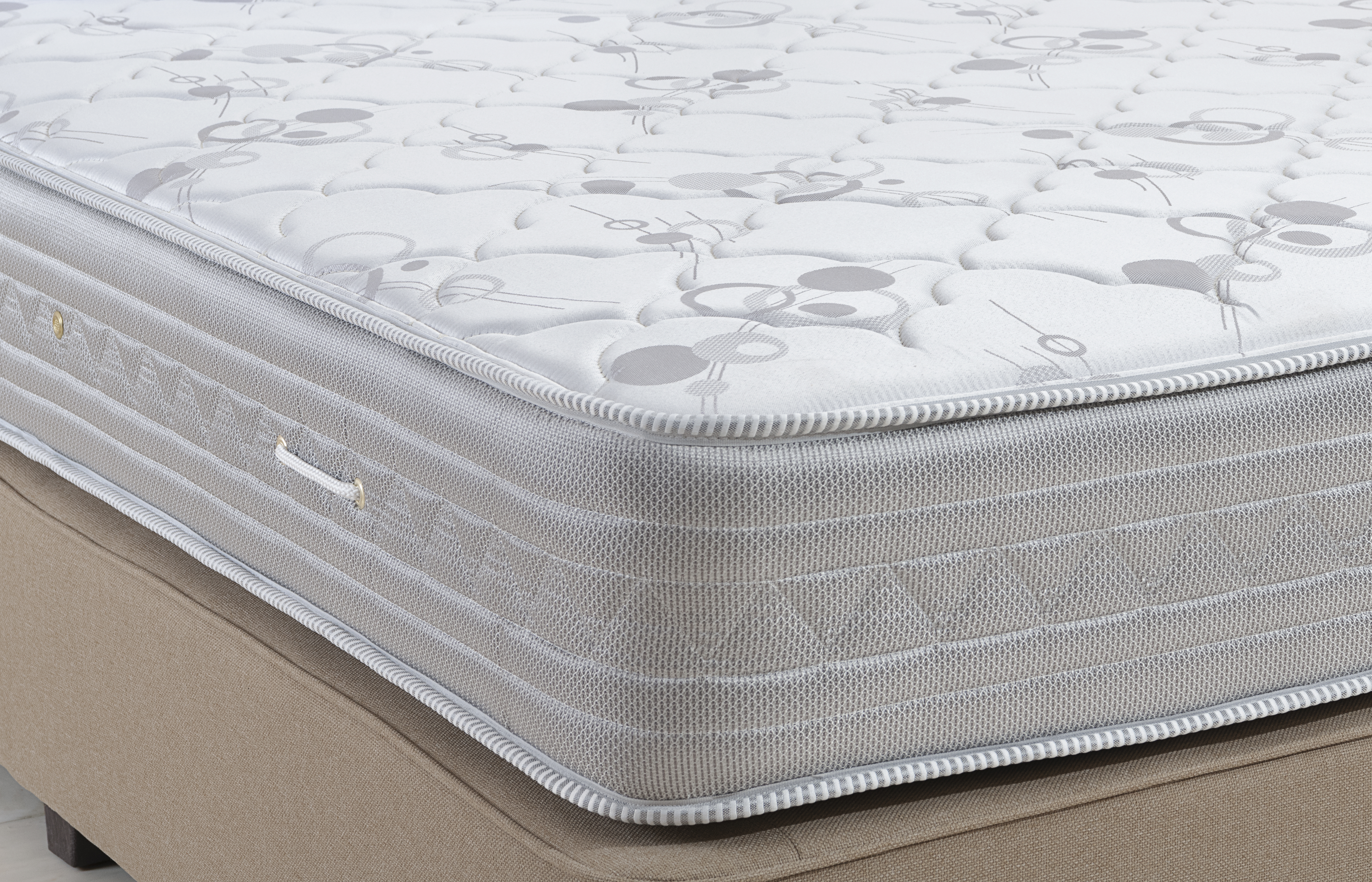 Ergonomic mattress for back pain